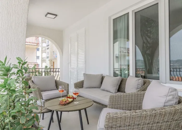 Gala 公寓 特罗吉尔